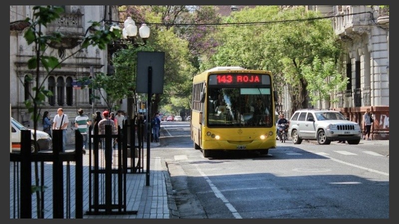 Crece la presión ante una probable medida de fuerza de Rosario Bus. 