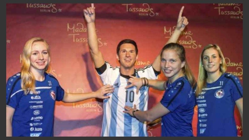 Se decidió que el astro luzca con la camiseta argentina.