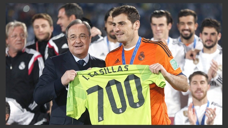 Casillas cumplió 700 partidos con el Real Madrid y fue homenajeado después del encuentro.