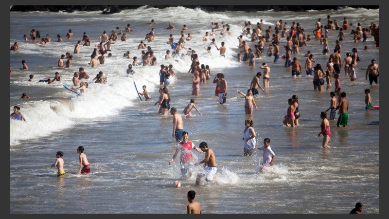Muchos turistas llegaron a Mar del Plata este fin de semana largo.