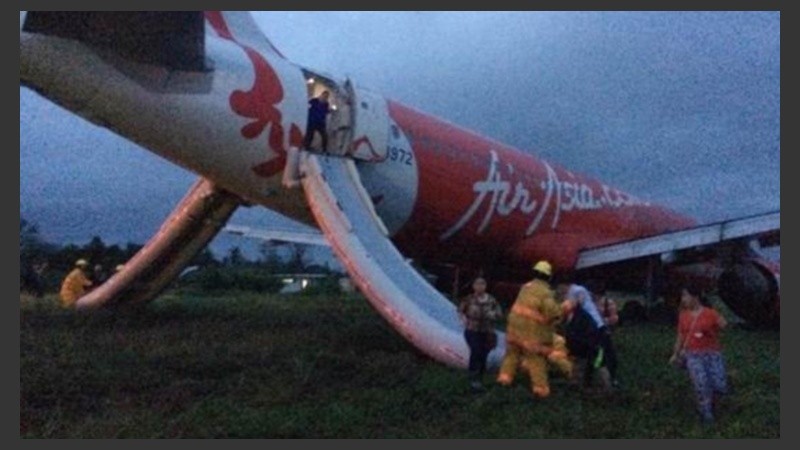 Los pasajeros del vuelo tuvieron que ser evacuados de emergencia. 