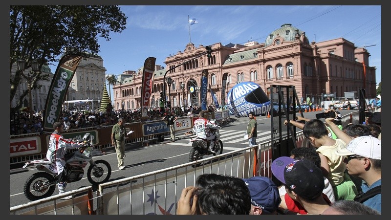 ¡Comenzó el Dakar! La largada se realizó esta tarde en la ciudad de Buenos Aires.
