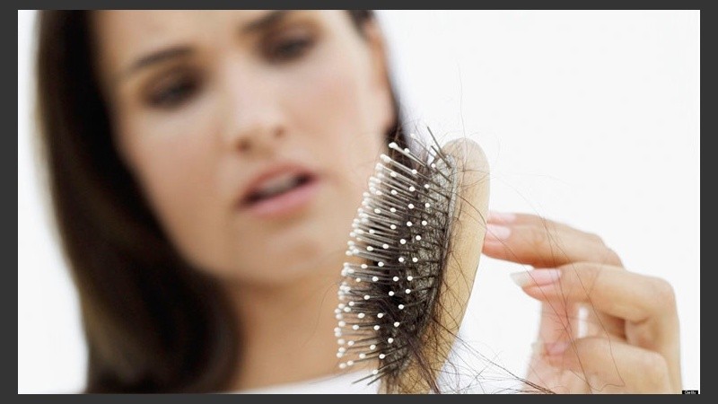 Alimentación y predisposición genética son los dos factores principales de la caída del cabello.