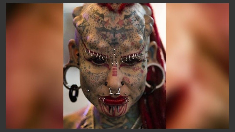 La mexicana María José Cristerna, récord Guinness como la mujer más modificada del mundo: 96% tatuajes y 45% implantes.