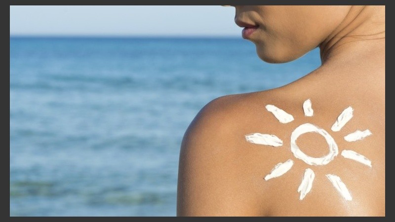 Al tomar sol se va produciendo un daño solar crónico acumulativo en la piel.