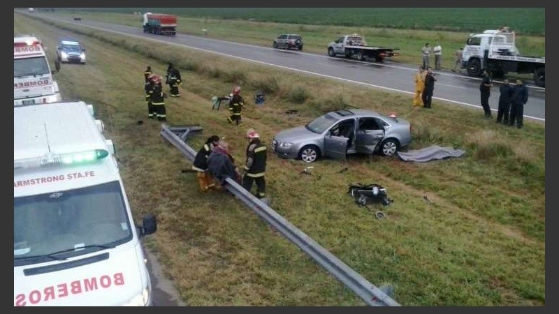  El accidente causó tres muertes en la autopista.