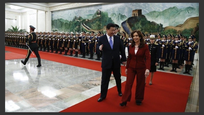 Cristina fue recibida en el Palacio del Pueblo por el presidente chino. 