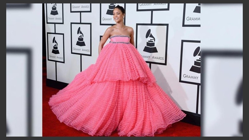Rhianna y su elocuente vestido en los Grammys.