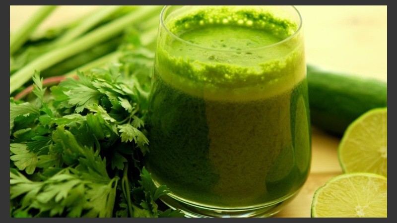 Los jugos verdes son los más recomendados para estar saludables en todo sentido y evitar los problemas de colesterol.