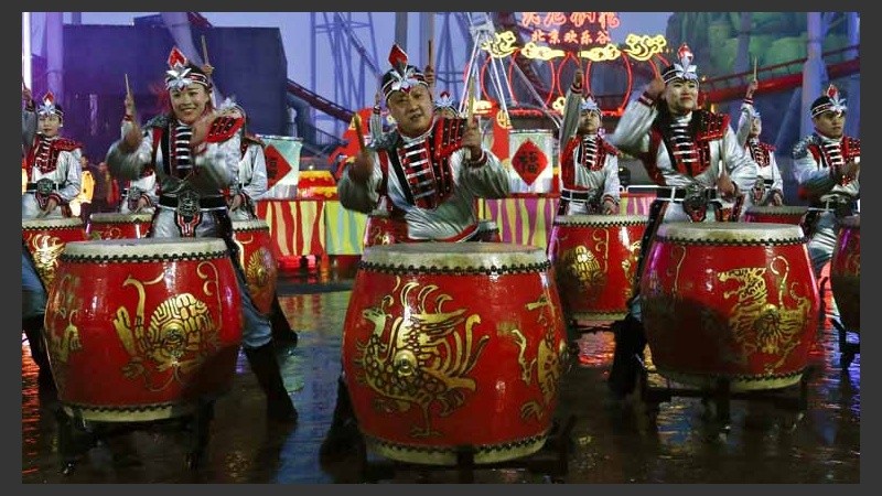 Músicos actúan en Pekín, China.