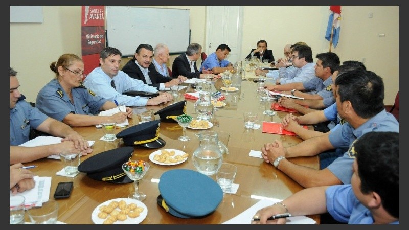 Los ministros Lamberto y Galassi encabezaron la reunión con policías.