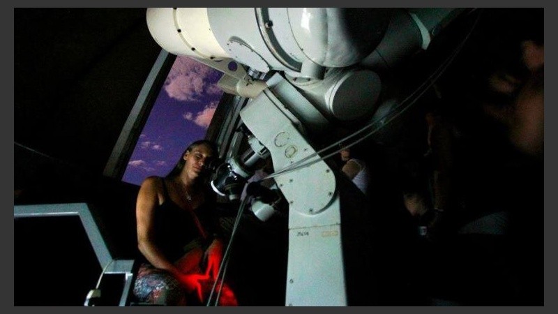 Desde las 20.30 y hasta las 22, invitan a observar la Luna desde el telescopio del Observatorio Municipal, parque Urquiza. Gratis. Sólo con cielo despejado.