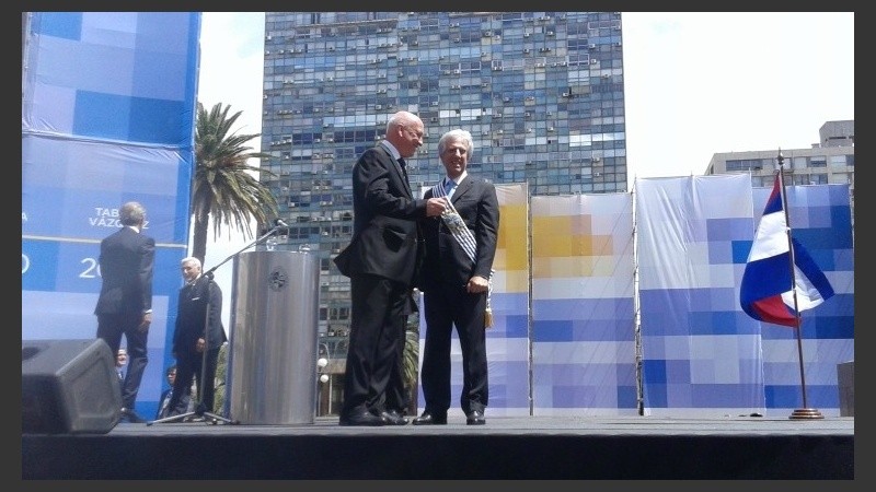 El gobernador saludó a Tabaré Vázquez