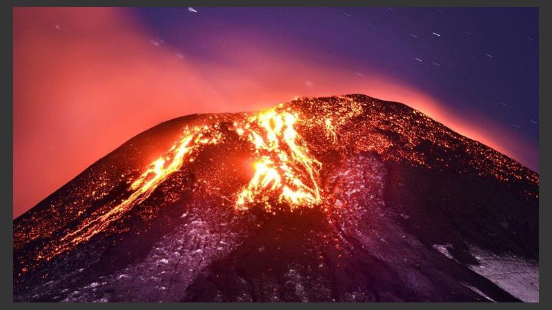 Erupción del volcán Villarrica a unos 750 km al sur de Stgo de Chile.
