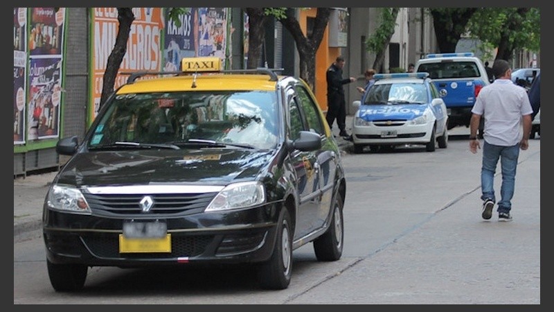 Los taxistas exigen la revisión de la tarifa. 