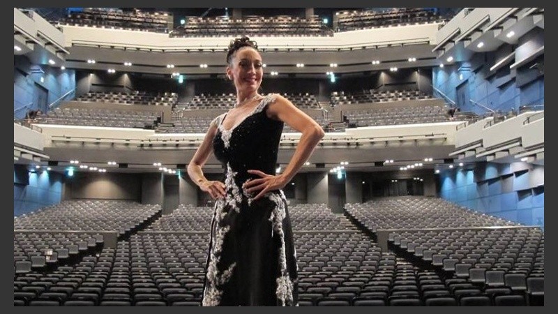 La bailarina Mora Godoy estará a las 21 presentando su espectáculo de tango en el Teatro la Comedia (Ricardone 2000).
