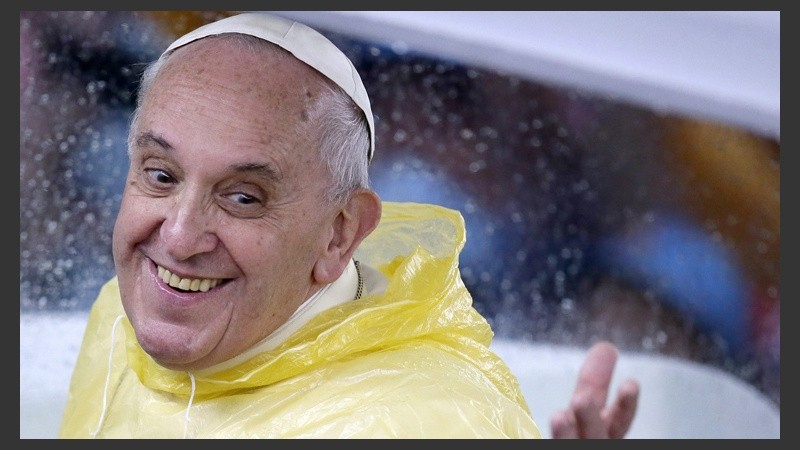 La sonrisa del Papa ante la muestra de fe de los filipinos.