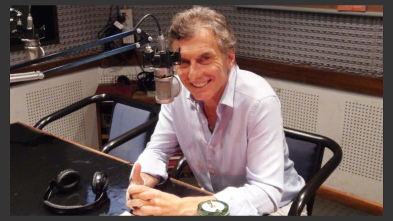 Macri visitó los estudios de Radio 2 y El Tres.
