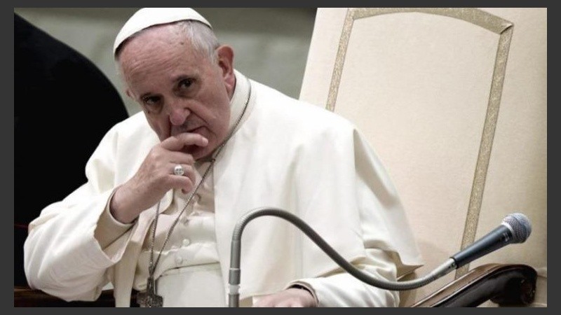 El Papa cuestionó el uso del agua.