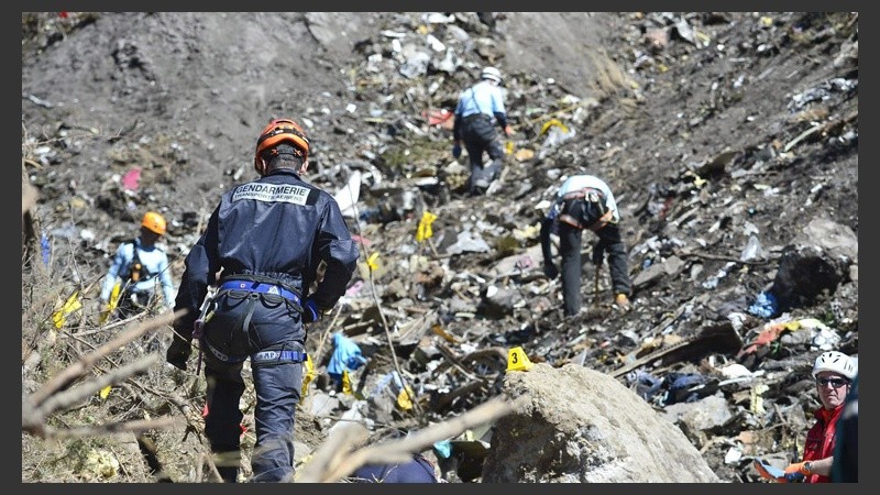 Continúan las tareas de rescate e investigación en los Alpes franceses, lugar donde cayó el avión de la compañía aérea Germanwings.
