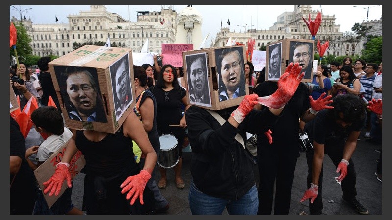 Activistas de derechos humanos marcharon por el centro de Lima para protestar contra el 