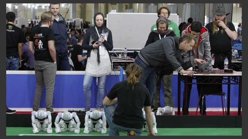 Técnicos alemanes de la Universidad de Leipzig  preparando a sus jugadores.