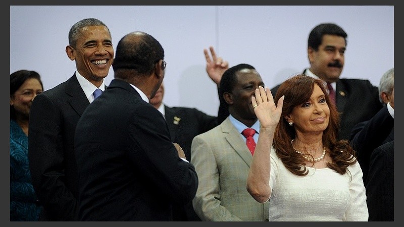 Foto de mandatarios: Cristina saluda, atrás están Obama y Maduro.