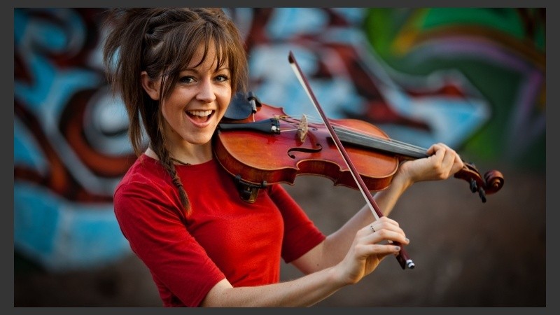 La talentosa violinista sacará el año que viene una autobiografía donde cuenta cómo la música le ayudó a superar la anorexia. 
