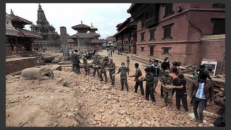 Continúa la búsqueda de argentinos en Nepal. 