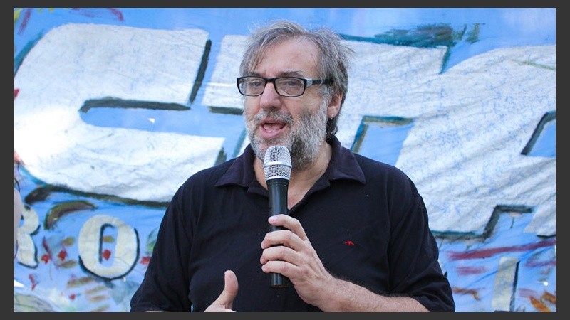 Gustavo Terés, secretario adjunto de la CTA Rosario, dio un breve discurso. 