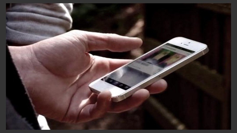 El celular permite descargar gratuitamente varias aplicaciones para hablar.