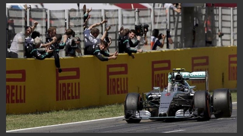 El momento en que Rosberg se consagra en España. 