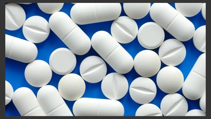 En los prospectos de esos medicamentos se detallan los posibles efectos adversos que pueden ocurrir ante su administración.