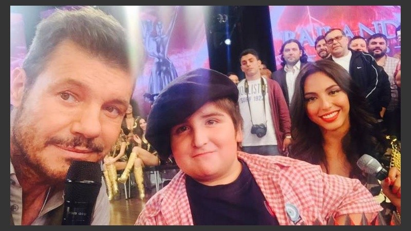 Alberto Samid presentó a su ahijado acordeonista Tomás Romero. Marcelo se sacó una selfie con el chico y la subió a Twitter.