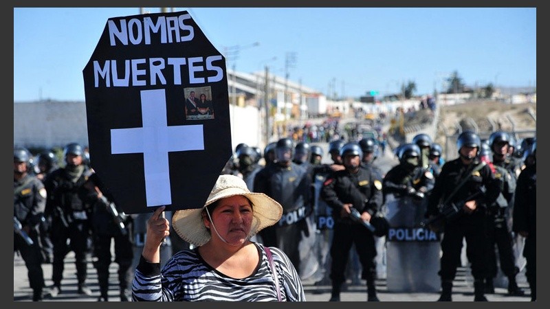 Marcha y protesta en Perú contra un proyecto minero de origen mexicano. 