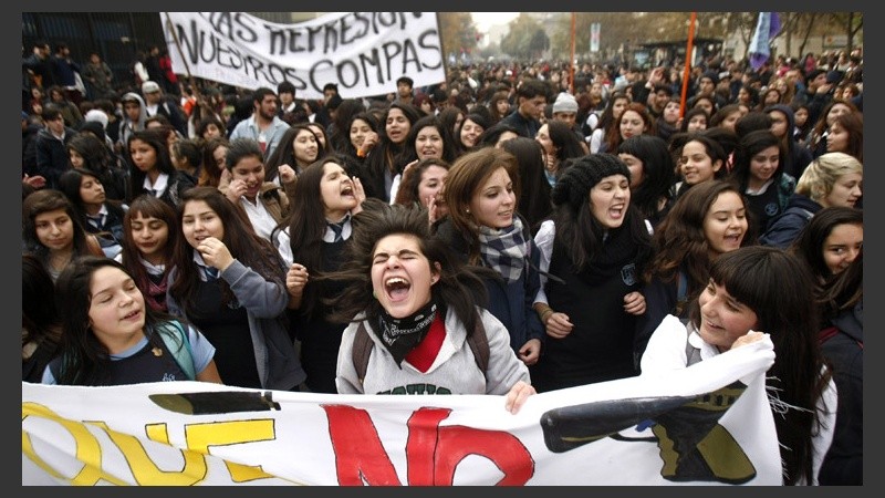 Los jóvenes marcharon en rechazo a la política educacional del Gobierno y la 