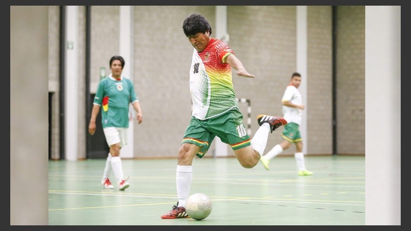 La iniciativa surgió para apoyar al equipo boliviano en Bélgica  que está en campaña para ingresar a la liga de fútbol local.