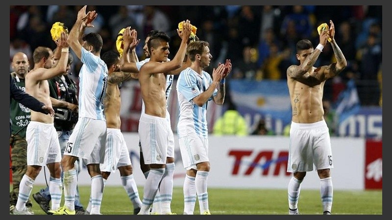 La salida argentina. Con aplausos.