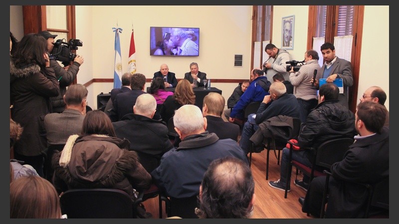 La conferencia de prensa se realizó en el local del Partido Socialista en Córdoba al 2089.
