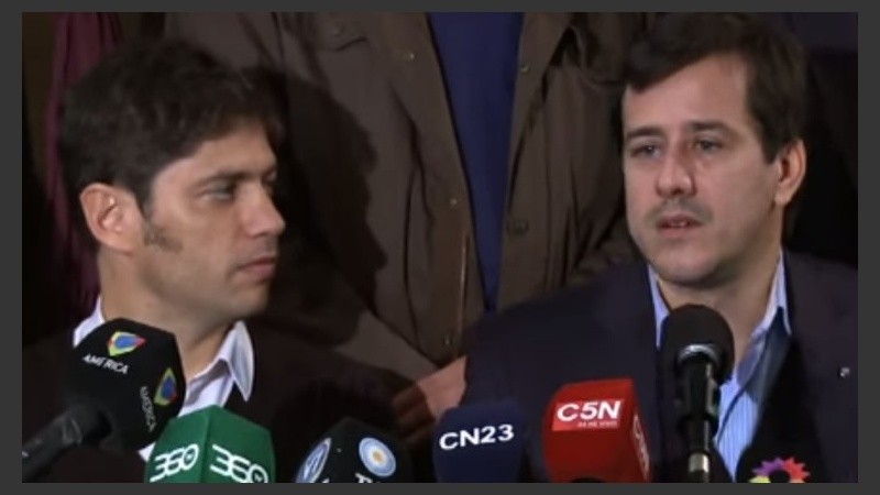 Mariano Recalde y Axel Kicillof en conferencia de prensa.
