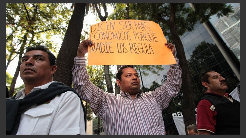 Un cartel con una leyenda en contra de Uber en México. (EFE)