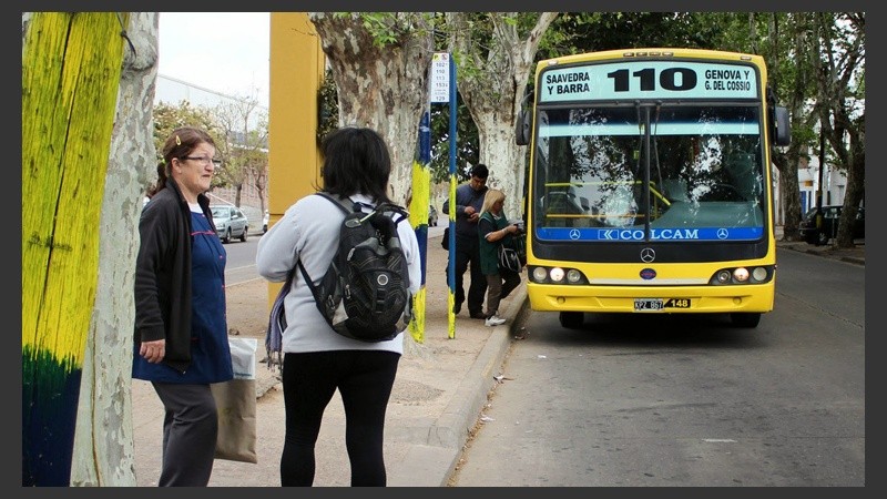 A la medianoche vuelven a circular los colectivos amarillos de Rosario Bus.