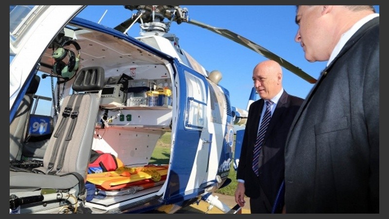 El interior del helicóptero presentado por el gobierno provincial. 