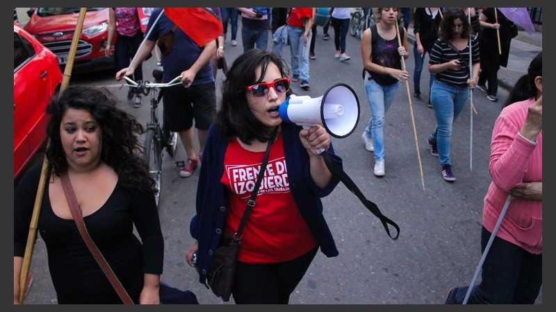 Diferentes organizaciones sociales participaron de la marcha este lunes. (Alan Monzón/Rosario3.com)