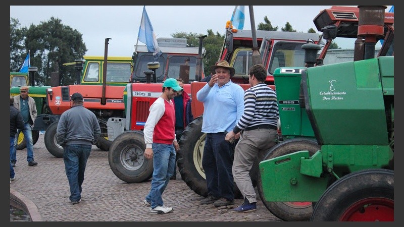 De todos los tamaños y colores los tractores que viajaron hasta llegar a Rosario. (Alan Monzón/Rosario3.com)