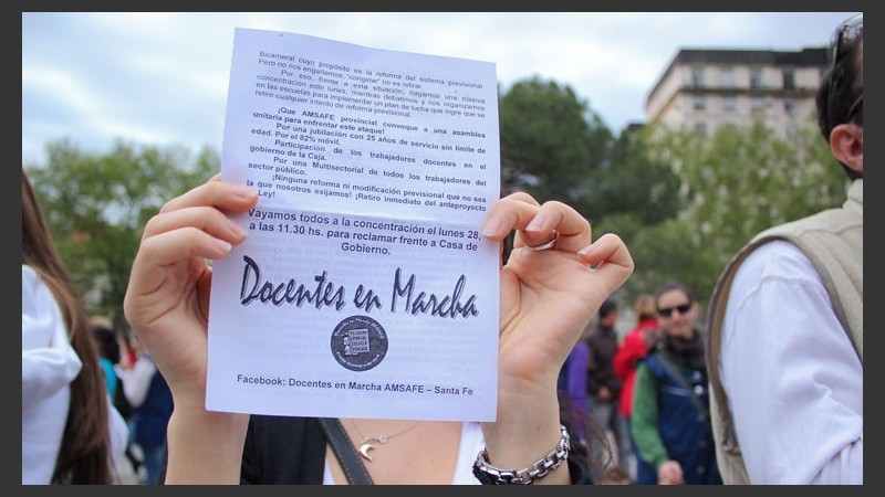 Un folleto que anunciaba la marcha frente a Gobernación. (Rosario3.com)