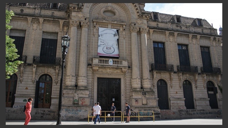 El colegio está situado en Córdoba y Balcarce.