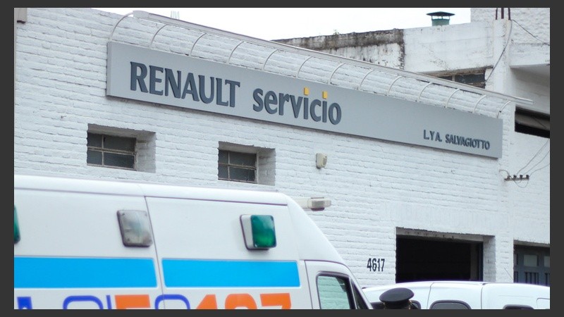 El taller representante de la marca Renault en Paraguay casi Uriburu asaltado este jueves.