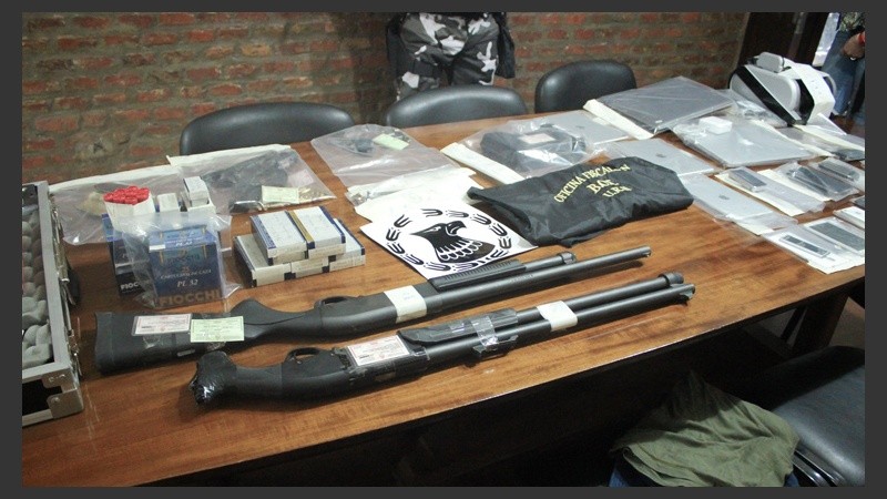 Armas y material secuestrado por las TOE.