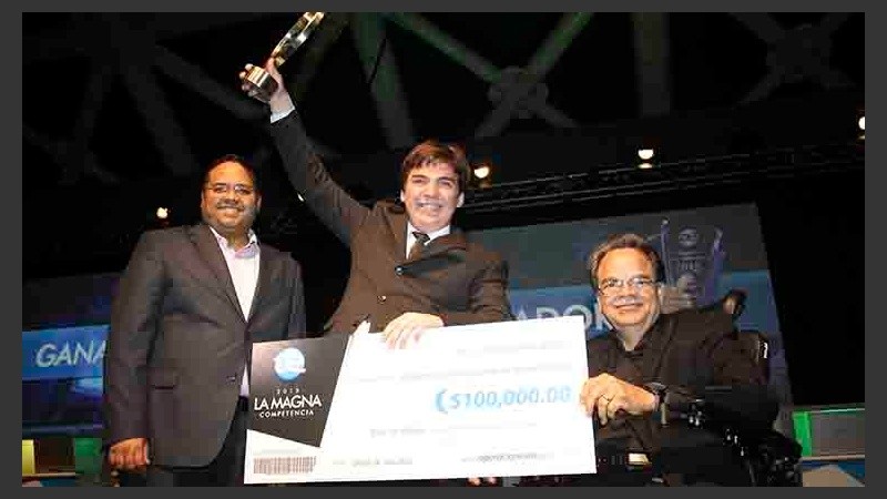 Lucas Salvador ganó una beca de $100,000 US dólares para estudios universitarios.